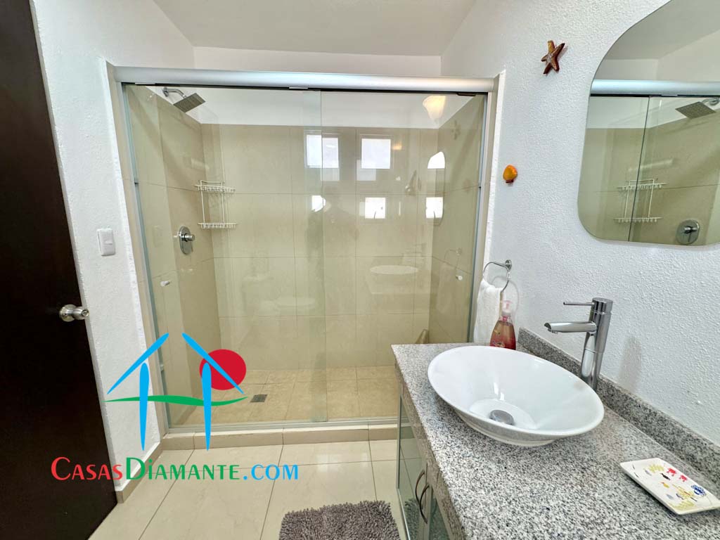 Villas Terrasol Guitarrón 21 - Baño completo recámaras 1
